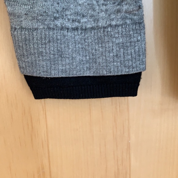 Tag line sweater - Picture 3 of 4